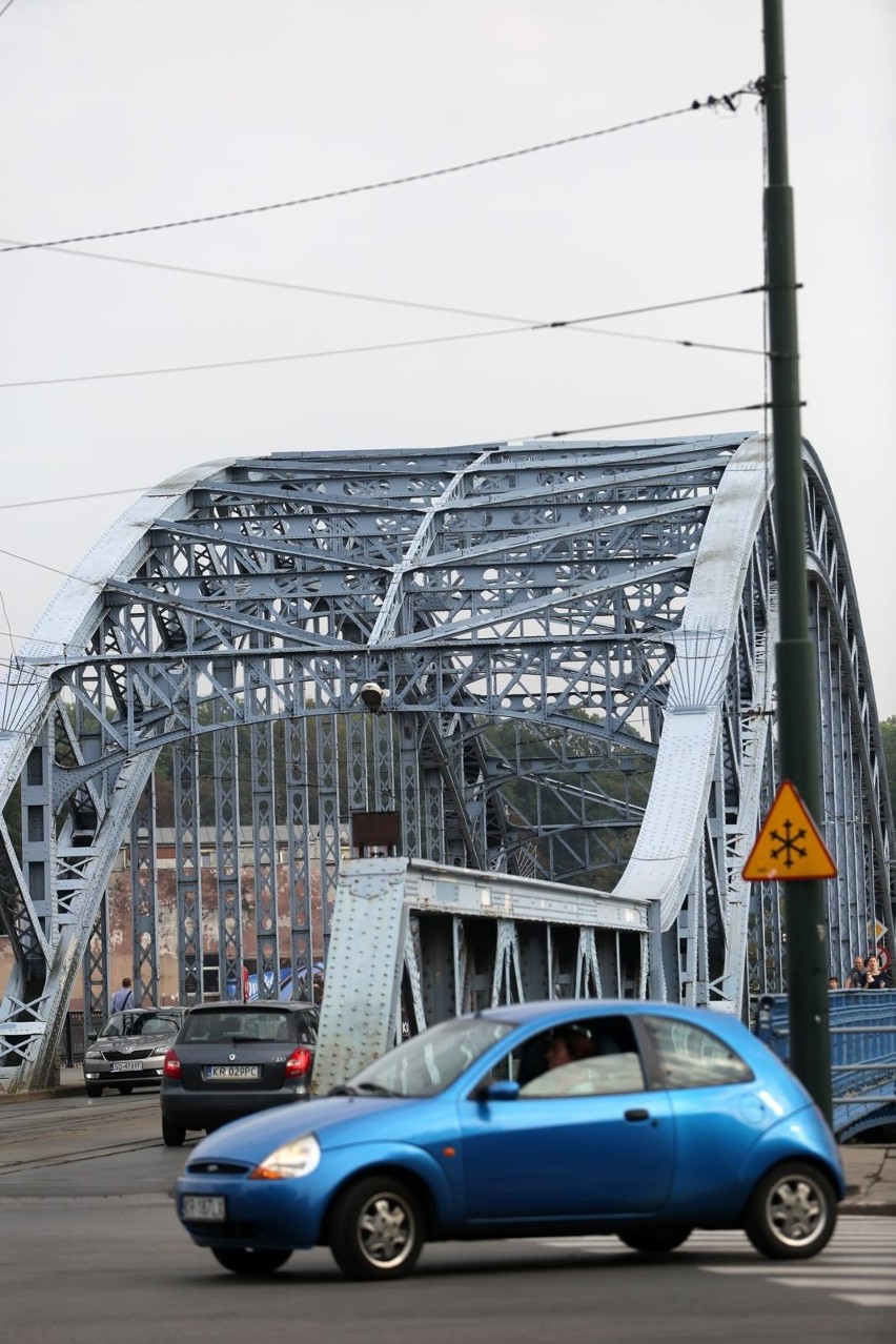 Najstarszy krakowski most na Wiśle zostanie wyremontowany. Zobacz zdjęcia z jego budowy i otwarcia [ZDJĘCIA]