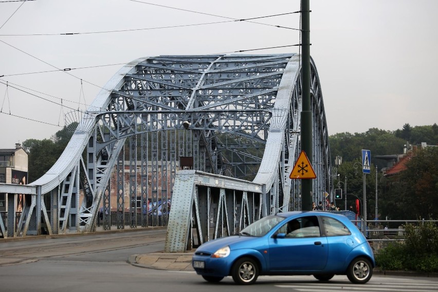 Wymienione zostaną również zniszczone i skorodowane nity, za...