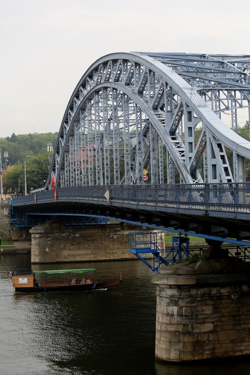 Najstarszy krakowski most na Wiśle zostanie wyremontowany. Zobacz zdjęcia z jego budowy i otwarcia [ZDJĘCIA]