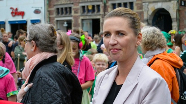 Okrutnym i bezsensownym nazwała niedzielny atak w centrum handlowym duńska premier Mette Frederiksen.