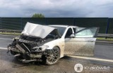 Gmina Krzeszowice. Samochód BMW uderzył w bariery na autostradzie A4 w okolicy Rudna