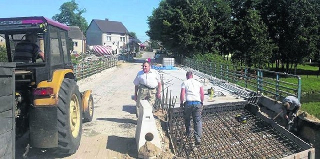 Trwa remont kolejnego mostu w powiecie jędrzejowskim. Tym razem w miejscowości Tyniec na Białej Nidzie.