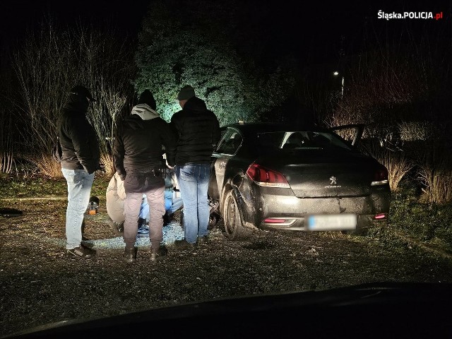 Policjanci z Katowic zatrzymali złodzieja samochodów.