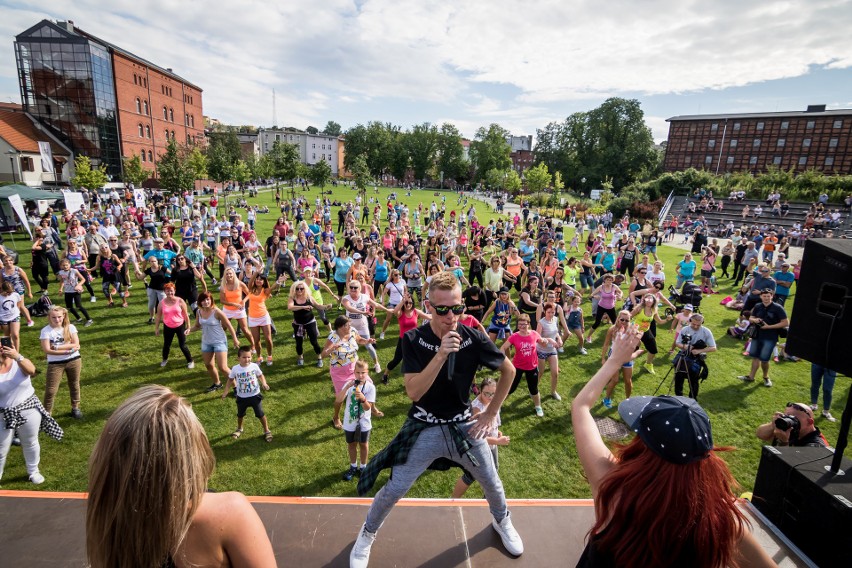 Zumbę Kids w sobotę od 14.30 z choreografiami i konkursami...