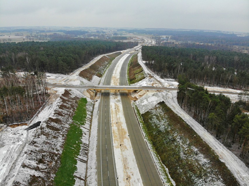 Budowa S17. Dojedziemy ekspresówką do Garwolina w połowie 2019 r. (ZDJĘCIA i WIDEO Z DRONA)