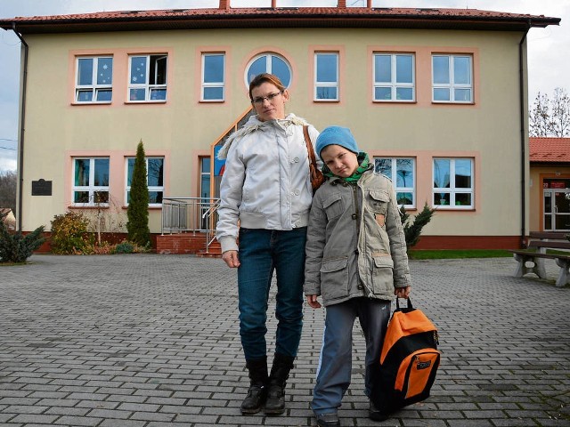 Maria Stempniowska z Błonia boi się myśleć o likwidacji albo przekształceniu szkół w gminie Tarnów. Podobne obawy mają rodzice dzieci z innych placówek, na których kreskę postawiła rada