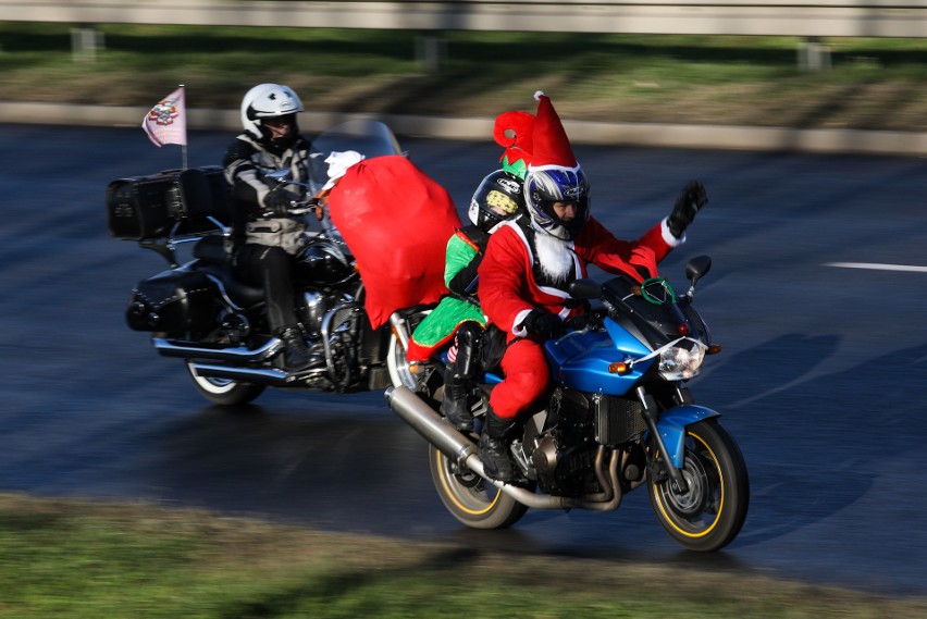 Mikołaje na motocyklach przyjechali do szpitala w Prokocimiu...
