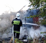 Saperzy w Piórkowie przeszukali spalony dom i niczego wybuchowego nie znaleźli 