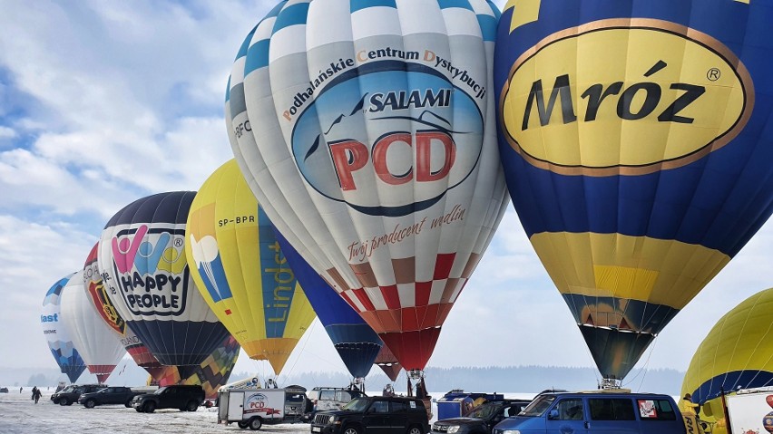 Nowy Targ. Balony opanowały niebo nad stolicą Podhala. 20 balonów lata nad miastem 