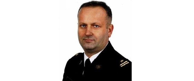 Na kolejnych slajdach oświadczenie majątkowe młodszego brygadiera Sławomira Zięby, komendanta powiatowego Państwowej Straży Pożarnej w Starachowicach.