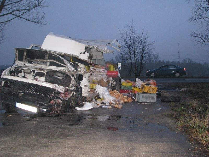 Kedzierzyn-KoLle: Wypadek na ul. PrzyjaLni. Fiat ducato...