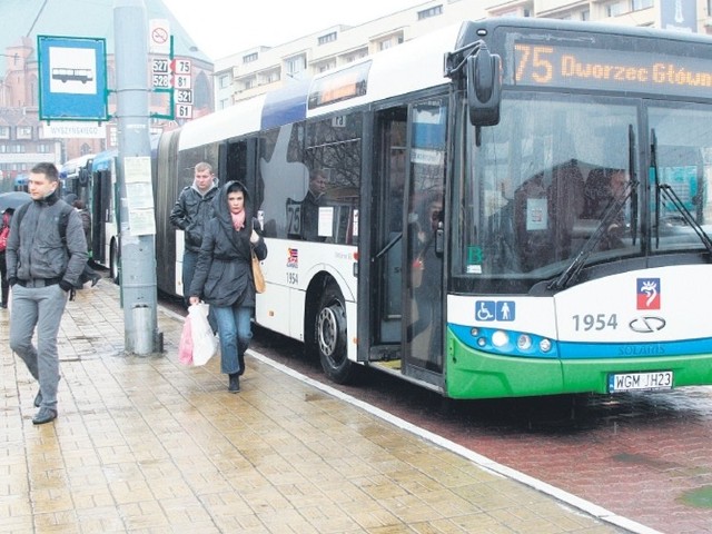 Prawdopodobnie ZDiTM zwiększy liczbę kursów na linii autobusowej nr 75, bo ta jest jedną z najbardziej obleganych przez pasażerów