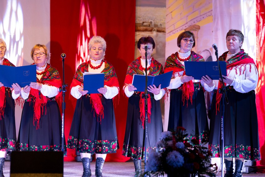Piękny Koncert dla Niepodległej w Kałkowie w 105. rocznicę odzyskania przez Polskę Niepodległości. Zobacz zdjęcia 
