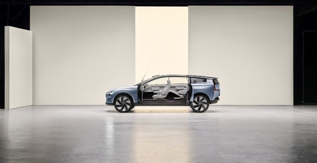 Volvo Concept Recharge Samochody koncepcyjne najczęściej pokazują kierunek designu każdej marki. Tym razem ten manifest przyszłości zawiera w sobie także pro-ekologiczną strategię Volvo.Fot. Volvo