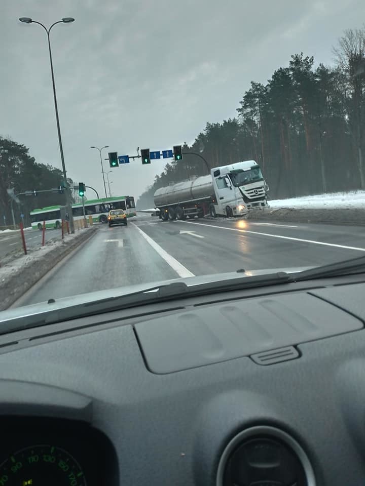 Autobus zderzył się z Tirem na Nowym Mieście