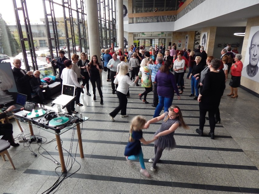 Dancing Międzypokoleniowy w Teatrze Kochanowskiego.