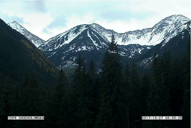 Coraz więcej śniegu w Tatrach [ZDJĘCIA Z KAMER TOPR]