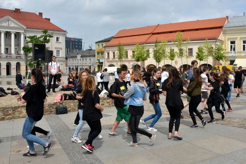 Taniec belgijski na kieleckim Rynku wzbudził wielkie zainteresowanie