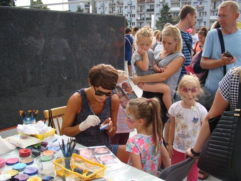 "Bajeczna fiesta" przed Oświęcimskim Centrum Kultury na pożegnanie wakacji