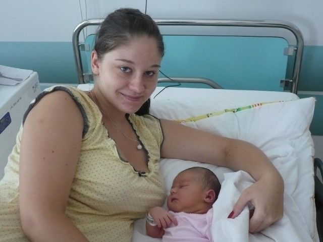 Lena Górska urodziła się w poniedziałek, 29 lipca. Ważyła 3700 g i mierzyła 57 cm. Jest pierwszym dzieckiem Mileny i Dariusza z Myszyńca