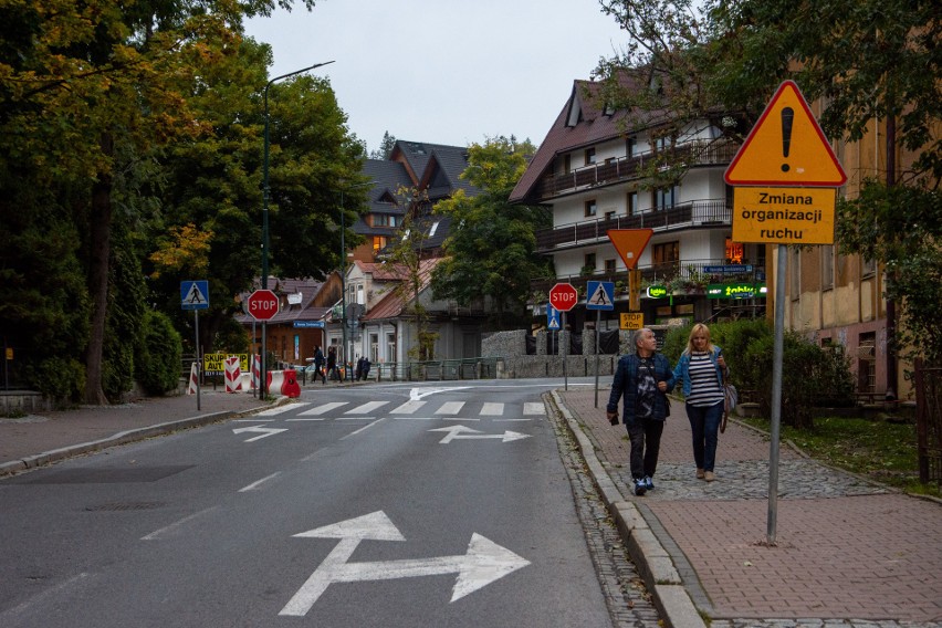 Zakopane. Zmiana organizacji ruchu w mieście. Tworzą się korki, niektórzy kierowcy się gubią