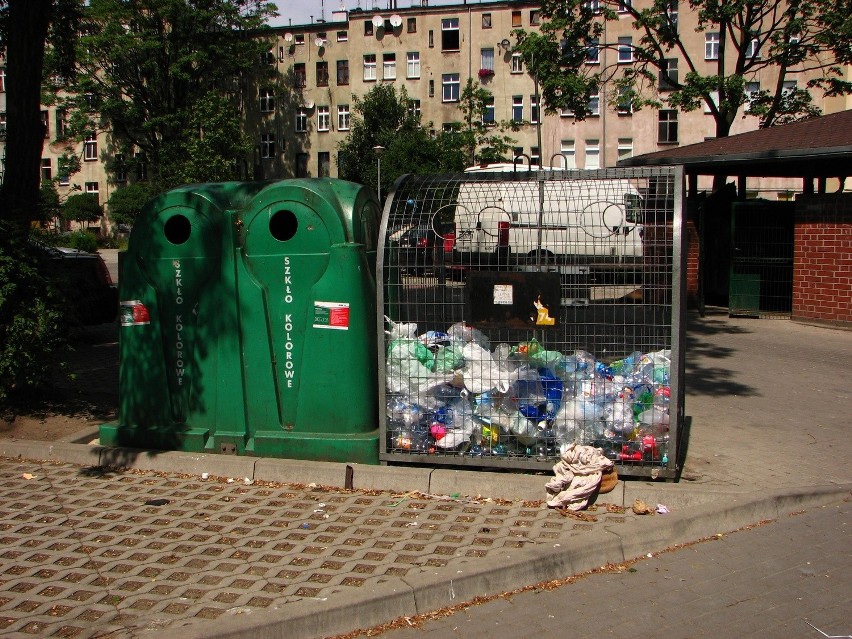 Na tym samym podwórku na ul. Reja widzimy jednak pewien...