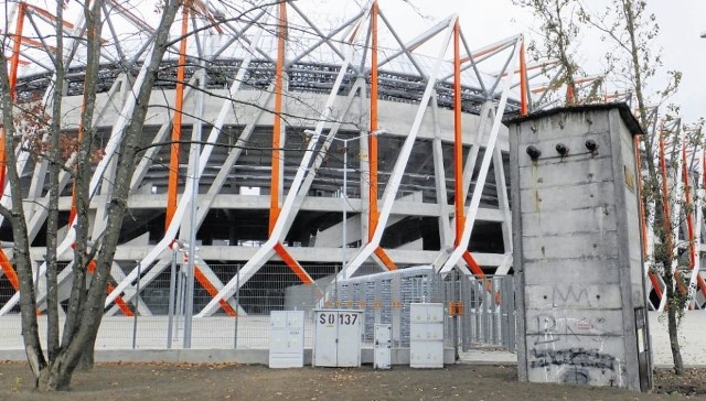 Stacja stoi od strony ul. Wiosennej. Dzięki niej działa oświetlenie drogowe. Wcześniej była wykorzystywana podczas budowy stadionu. Zasilała w prąd urządzenia  elektryczne. 