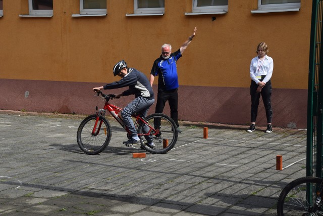 Najtrudniejszą częścią turnieju była jazda rowerem po torze przeszkód.