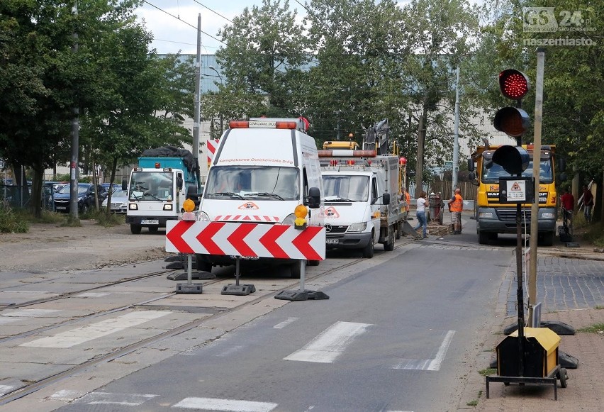 Wakacyjne poprawianie dróg w Szczecinie. Sporo utrudnień dla kierowców
