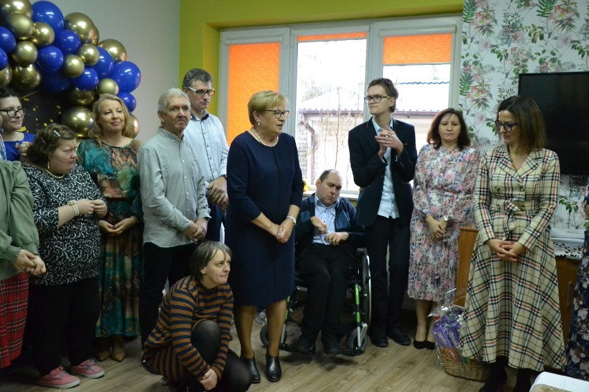 Warsztat Terapii Zajęciowej TPD w Lipnie obchodził swoje 20-lecie. Były życzenia, tort i pamiątkowe zdjęcia! 