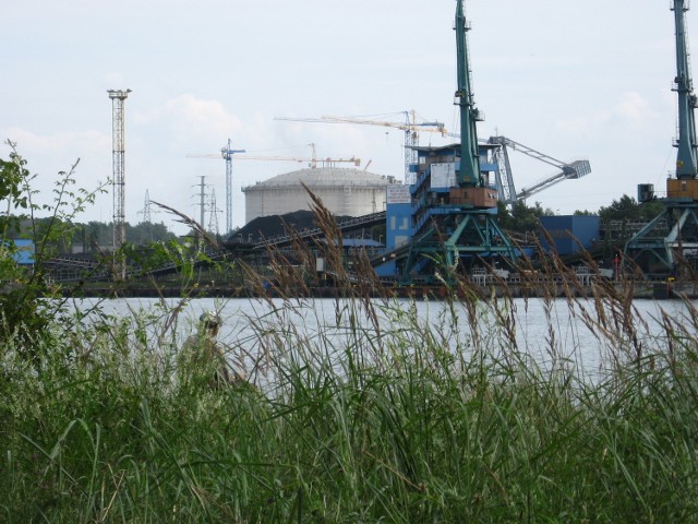 Świnoujście/Terminal LNG: Są problemy z podwykonawcamiTerminal LNG w Świnoujściu ma być gotowy do końca czerwca 2014 roku.