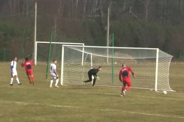 W meczu towarzyskim rozegranym w Trzebielinie, czwartoligowy Gryf Słupsk przegrał z trzecioligowym Bałtykiem Koszalin 0:3 (0:0).