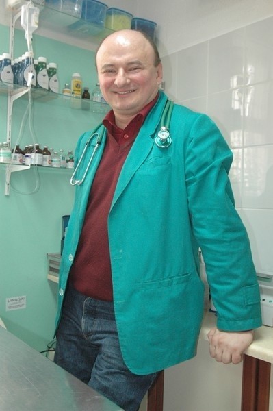 Dariusz Buksa jest głogowianinem, ma własną lecznicę weterynaryjną. Ma 39 lat, żonę Agnieszkę, dwie córeczki: Weronikę i Joannę oraz syna Szymona.