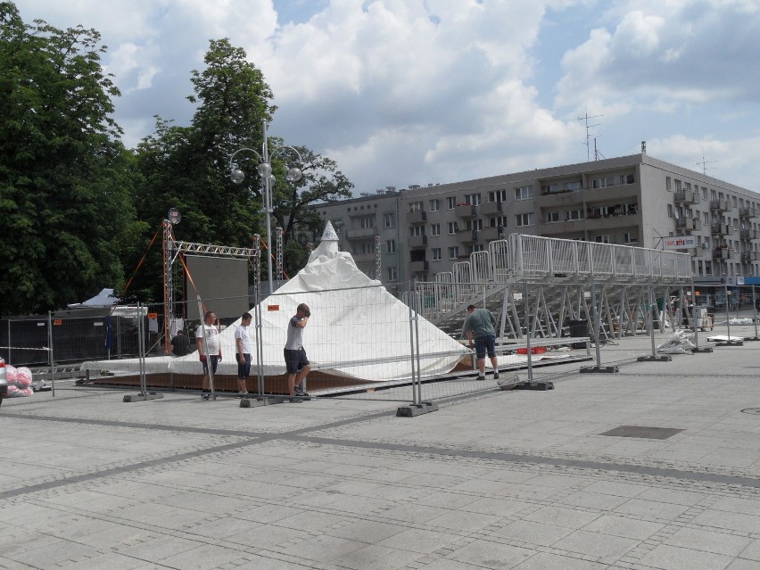 Budują strefę kibica Euro 2016 w Częstochowie [ZDJĘCIA]