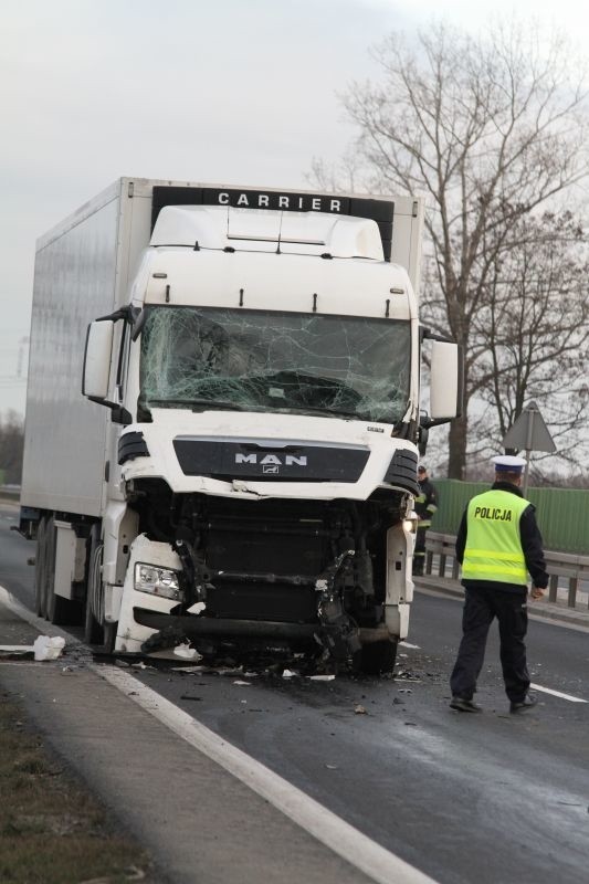 Wypadek autobusu Polbus. Wjechała w niego ciężarówka