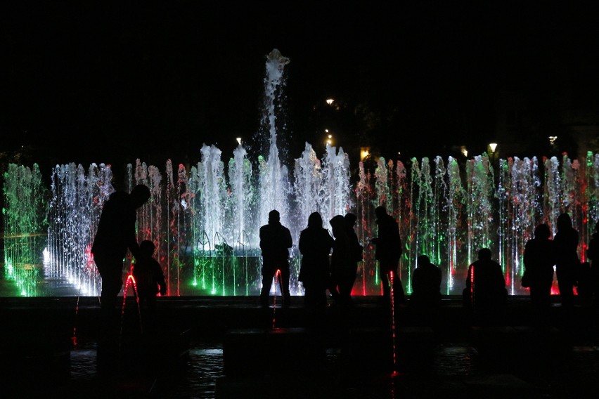 Nowy pokaz na fontannie multimedialnej na placu Litewskim w Lublinie. Zobacz zdjęcia