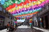 Parasolkowa alejka w Inowrocławiu. Czas rozpocząć Art Ino Festiwal [zdjęcia]