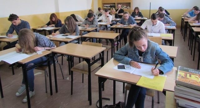 Próbny egzamin maturalny z matematyki w Zespole Szkół Ponadgimnazjalnych numer 2 we Włoszczowie.