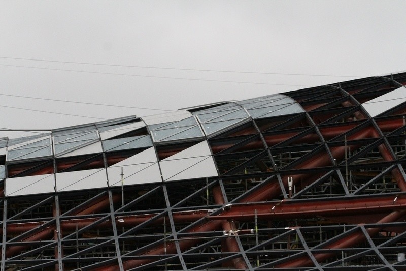 Dach nowego dworca będzie pokryty trójkątnymi płytami.