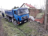Gmina Zakrzew. Zderzenie w Marianowicach. Trzy samochody ciężarowe brały udział w kolizji na budowie drogi. Były utrudnienia w ruchu