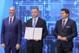 Prezydent Andrzej Duda podpisał specustawę o pozyskaniu gruntów leśnych na inwestycje w Jaworznie. To teren pod budowę fabryki Izera