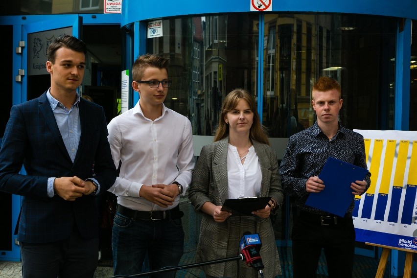 "Idźcie na wybory". Happening Młodych Demokratów w Szczecinie 