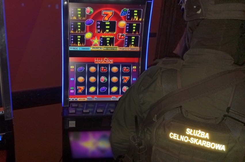 KAS zlikwidowała nielegalny salon gier hazardowych w Łomży