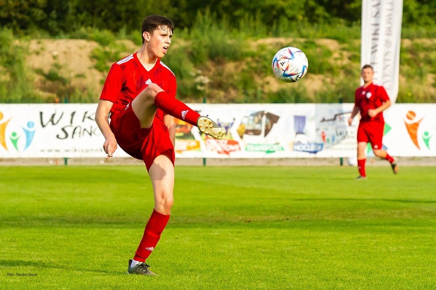 OAB Krosno. Hat-trick w 3. minuty. 0:25 Jabłonki z Cosmosem II. Absolutna demolka!  [WYNIKI, BRAMKI, STRZELCY]