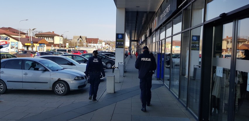 Myślenice. Park zamknięty dla spacerowiczów, a ul. Parkowa dla kierowców