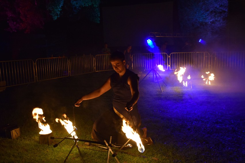 Festiwal Światła w Gorlicach: był teatr ognia, fajerwerki, jakich miasto nie widziało i genialny pokaz laserów. Do tego energetyczna muzyka