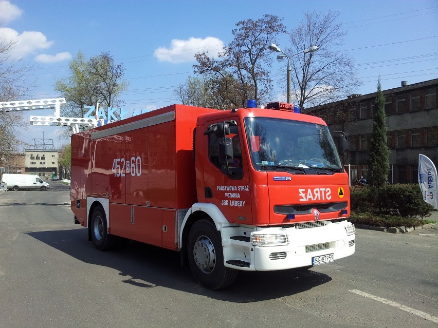 Wyciek kwasu w hali produkcyjnej Azotów w Chorzowie, 6 osób w szpitalu, 9 bada lekarz [ZDJĘCIA]