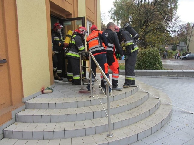 Ćwiczenia pod kryptonimem "Kobra&#8221; w Zespole Szkół nr 3 w Rypinie. Tutaj straż współpracowała z policją i służbą medyczną