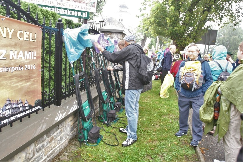 Wyruszyła 25. Piesza Pielgrzymka Diecezji Bielsko-Żywieckiej na Jasną Górę 2016 [ZDJĘCIA]