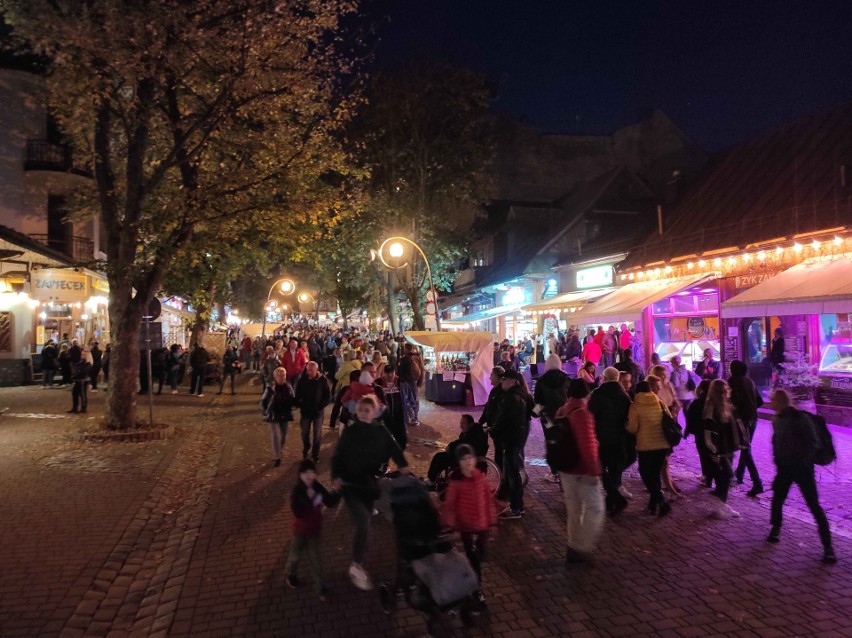 Zakopiańskie Krupówki w pierwszy październikowy weekend